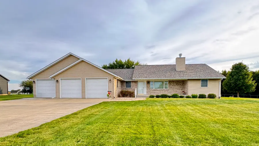 1812 White Pines Drive, Dixon, IL 61021 - #2