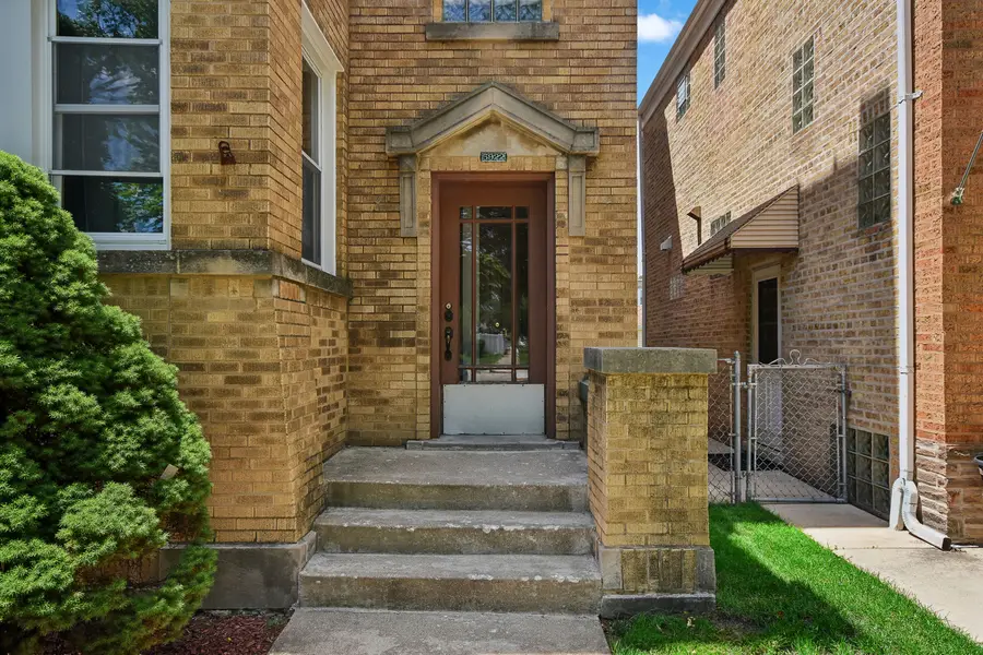 5922 N Melvina Avenue, Chicago, IL 60646 - #3