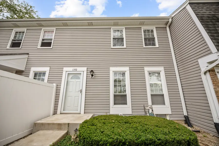 1392 Carriage Way, Roselle, IL 60172 - #2