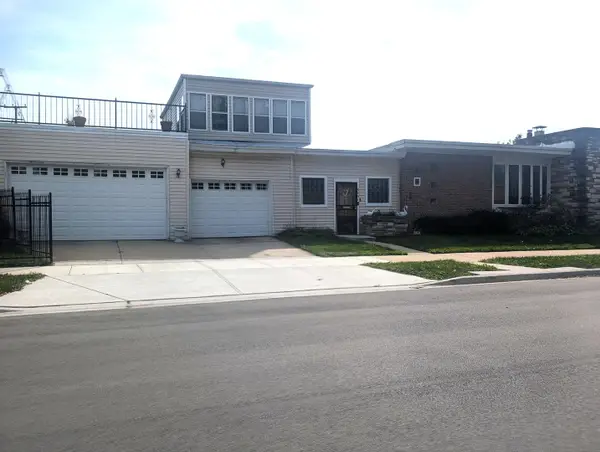 8801 S Paxton Avenue, Chicago, IL 60617