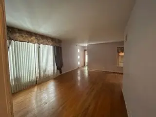 8801 S Paxton Avenue, Chicago, IL 60617 - #3