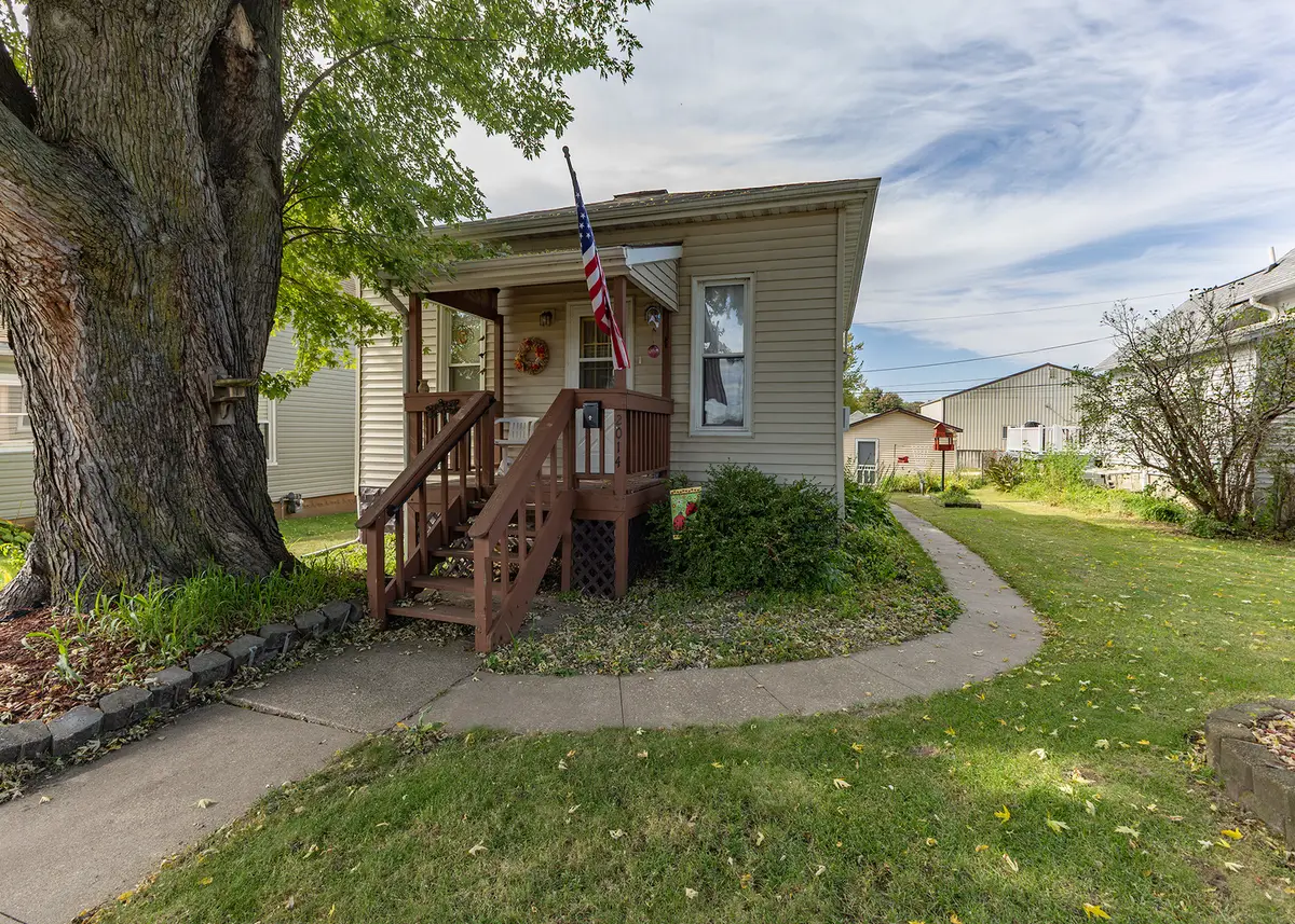 2014 Roosevelt Street, Clinton, IA 52732 - #1