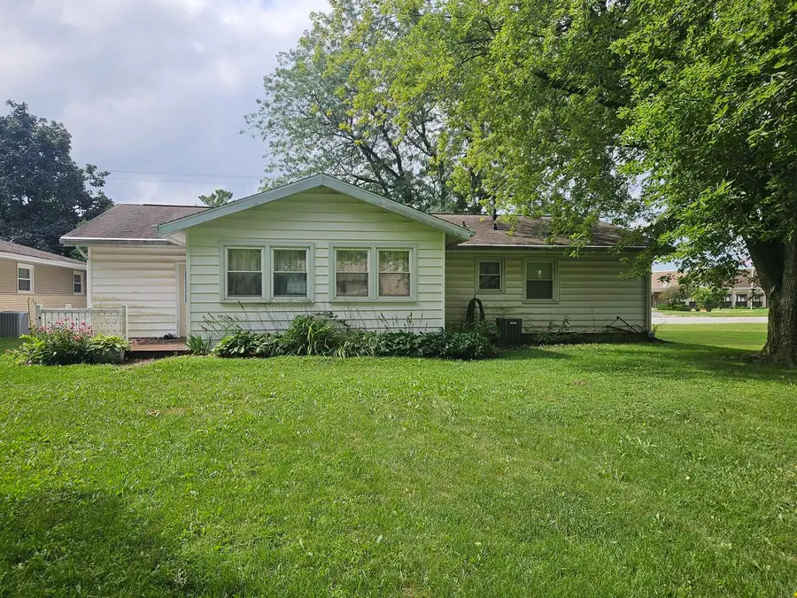 1211 E Indiana Avenue, Pontiac, IL 61764 - #2
