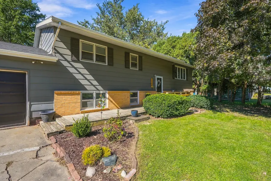 209 N Market Street, Grandview, IA 52752 - #3