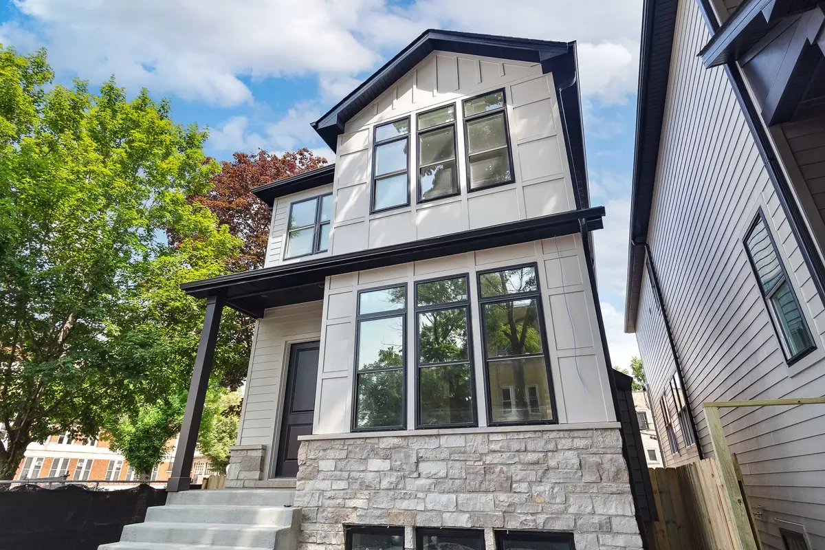 3756 W Sunnyside Avenue, Chicago, IL 60625 - #1