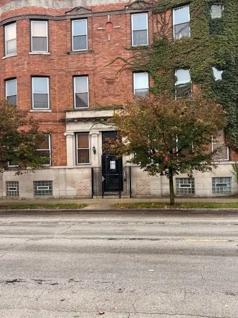 Address Withheld By Seller, Chicago, IL 60637