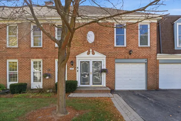 895 Garfield Avenue, Libertyville, IL 60048