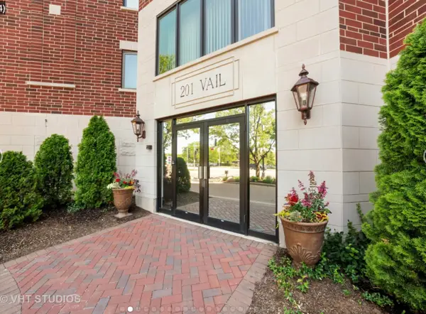 201 N Vail Avenue #701, Arlington Heights, IL 60004