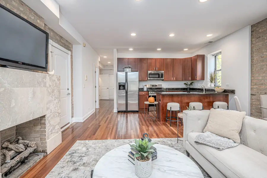 1969 W Cullom Avenue #2, Chicago, IL 60613 - #3