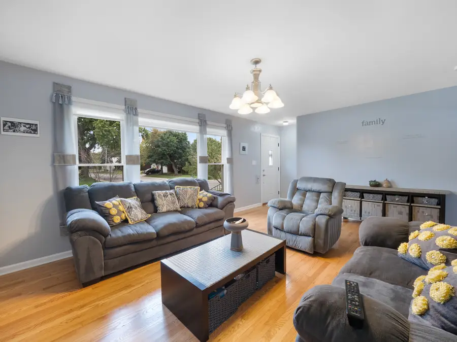 10050 Westmanor Drive, Franklin Park, IL 60131 - #3