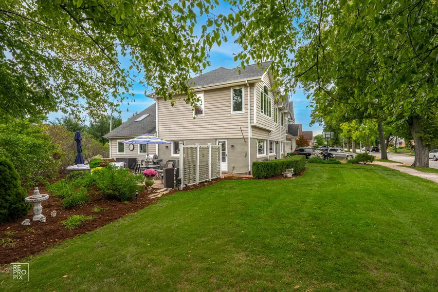 393 S Hawthorne Avenue, Elmhurst, IL 60126 - #3