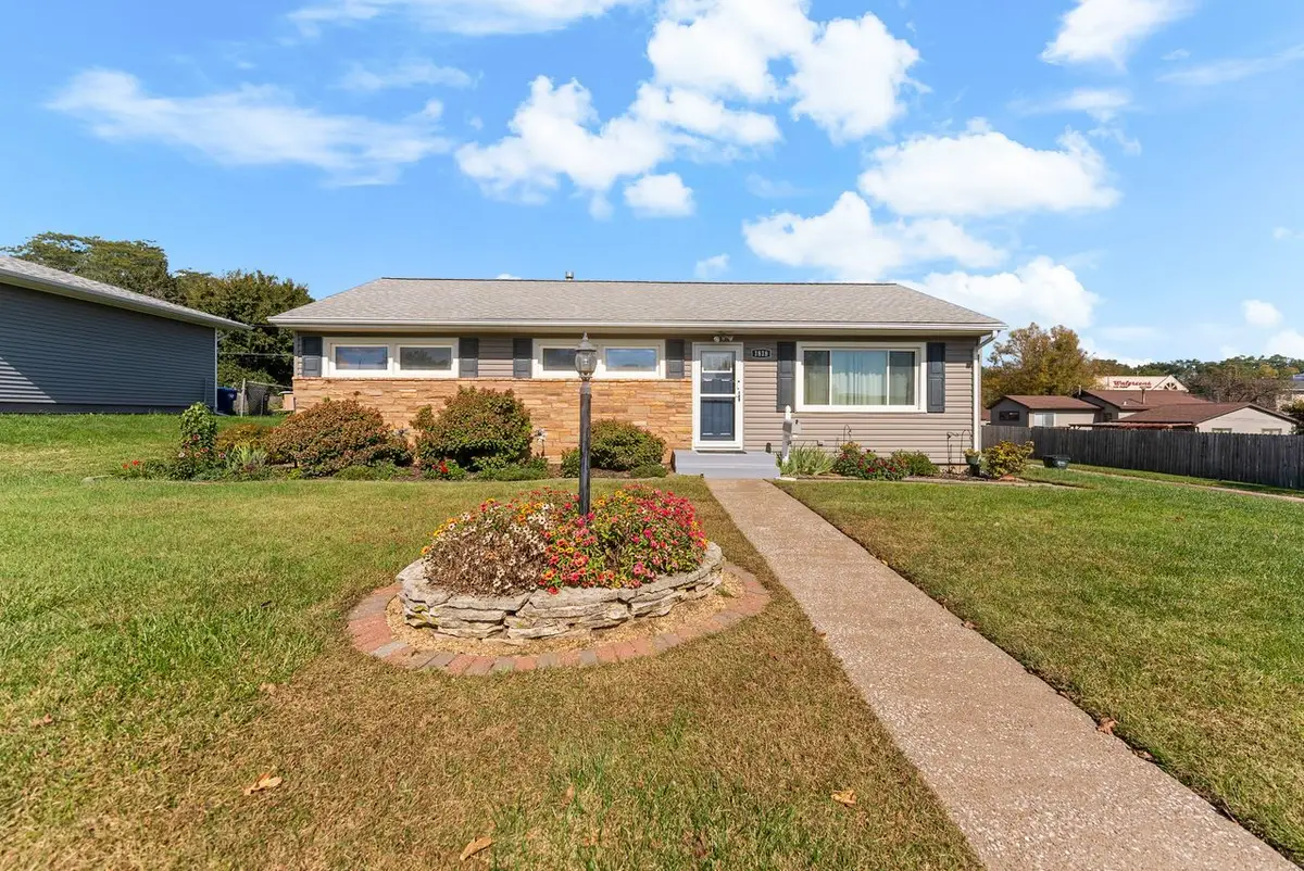1818 W 38th Place, Davenport, IA 52806 - #1