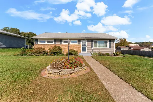 1818 W 38th Place, Davenport, IA 52806