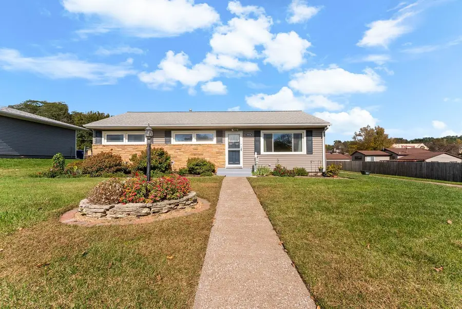 1818 W 38th Place, Davenport, IA 52806 - #2