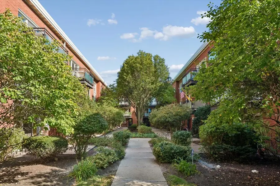 6415 N Damen Avenue #3W, Chicago, IL 60645 - #2