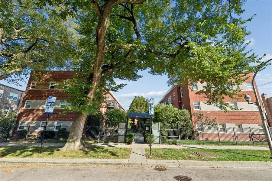 6415 N Damen Avenue #3W, Chicago, IL 60645 - #3