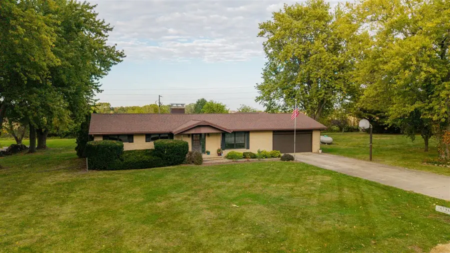 16796 Old Colonial Road, Bloomington, IL 61705 - #2