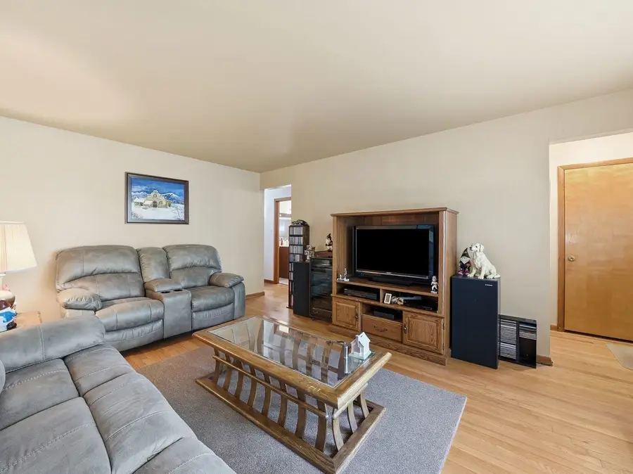 8440 S 77th Avenue, Bridgeview, IL 60455 - #3