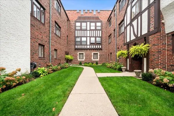 1097 Merrill Street #G2, Winnetka, IL 60093