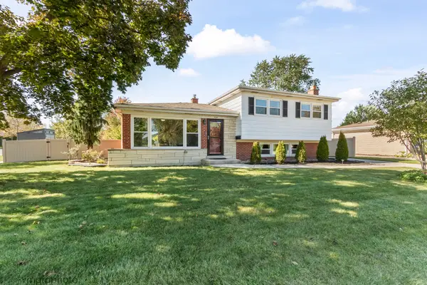 724 S Crestwood Lane, Mount Prospect, IL 60056