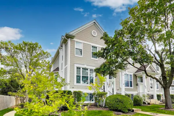 1612 Fox Run Drive, Arlington Heights, IL 60004
