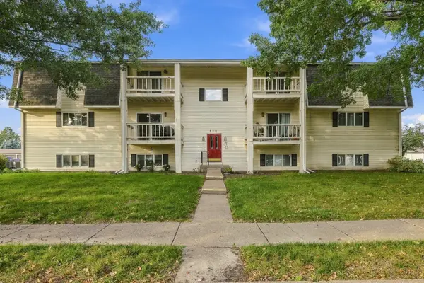 800 E Iowa Street #2A, Eldridge, IA 52748