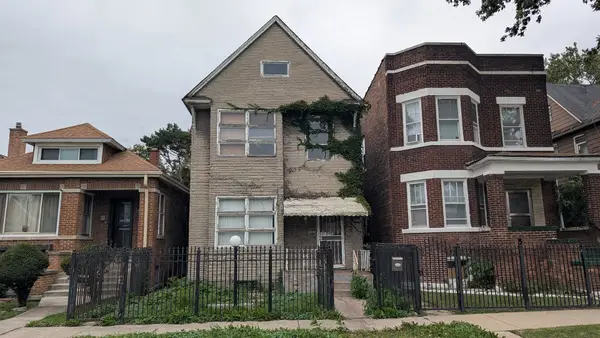 8318 S Manistee Avenue, Chicago, IL 60617
