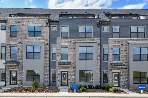 1708 Espacio Drive #3004, Naperville, IL 60563