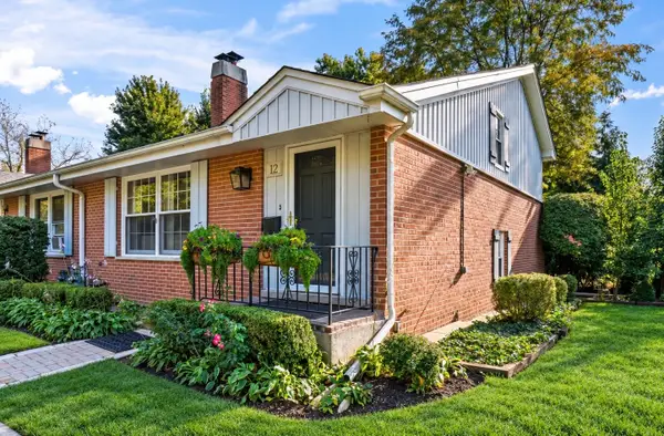 12 Robin Hood Lane, Northfield, IL 60093