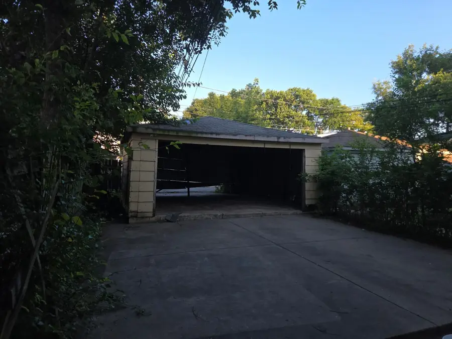 10554 S Avenue L Street, Chicago, IL 60617 - #3