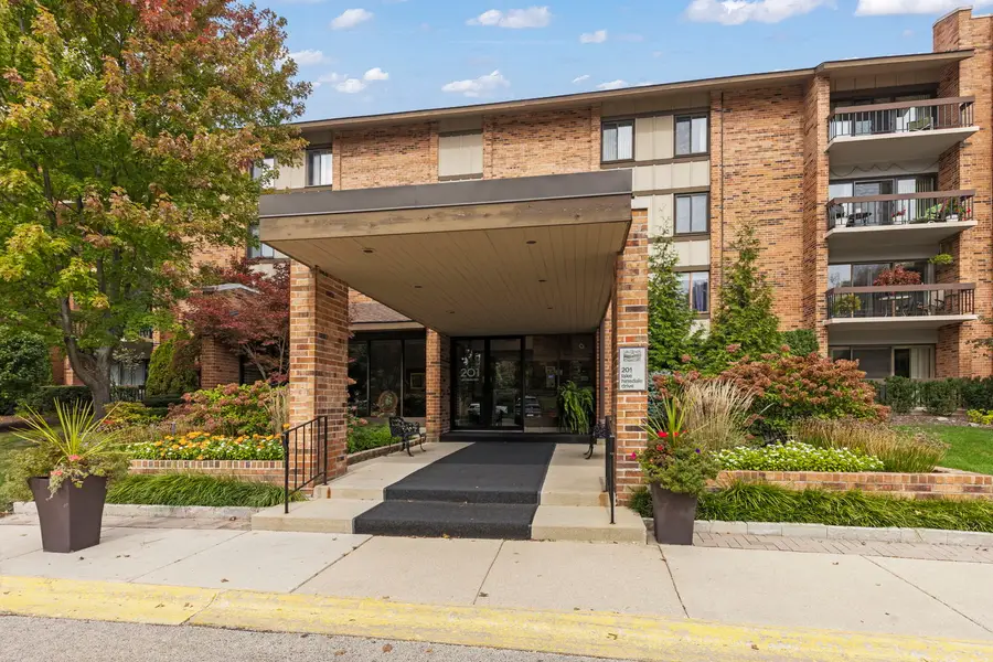 201 Lake Hinsdale Drive #111, Willowbrook, IL 60527 - #2
