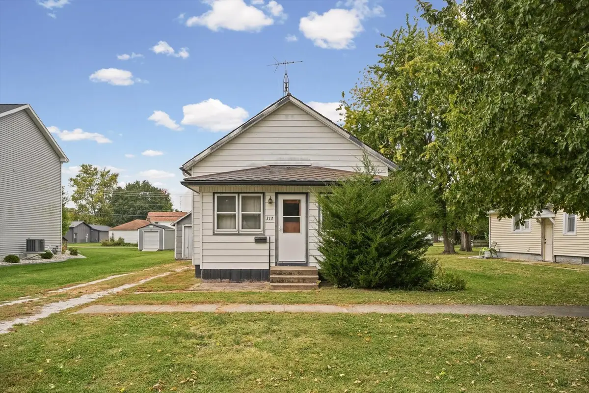 313 S Guthrie Street, Gibson City, IL 60936 - #1