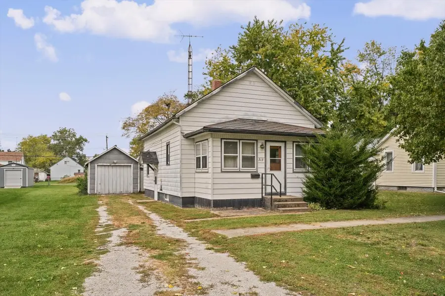 313 S Guthrie Street, Gibson City, IL 60936 - #3