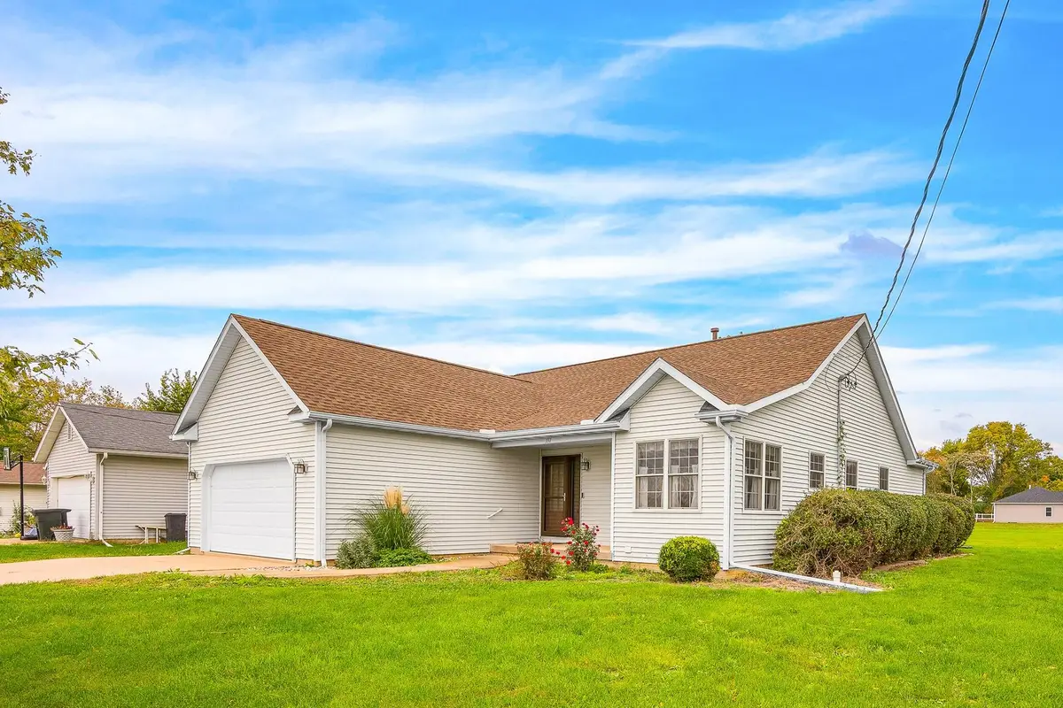 397 E Clay Street, El Paso, IL 61738 - #1