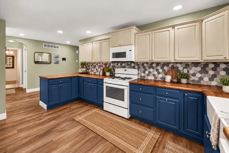 397 E Clay Street, El Paso, IL 61738 - #3
