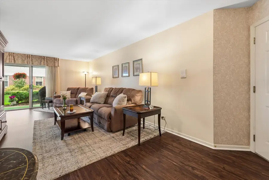 818 Butternut Lane #A, Mount Prospect, IL 60056 - #3