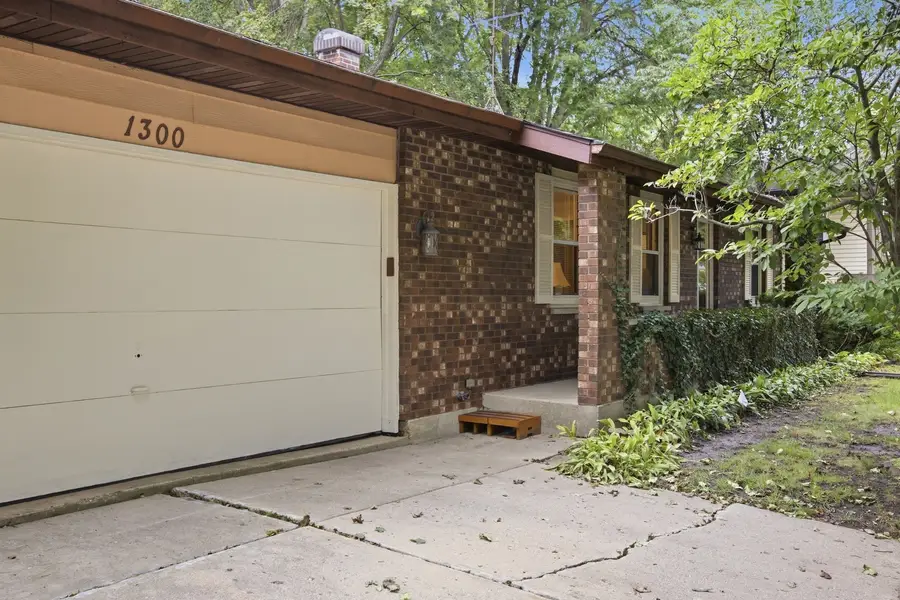 1300 N Lyle Avenue, Elgin, IL 60123 - #2