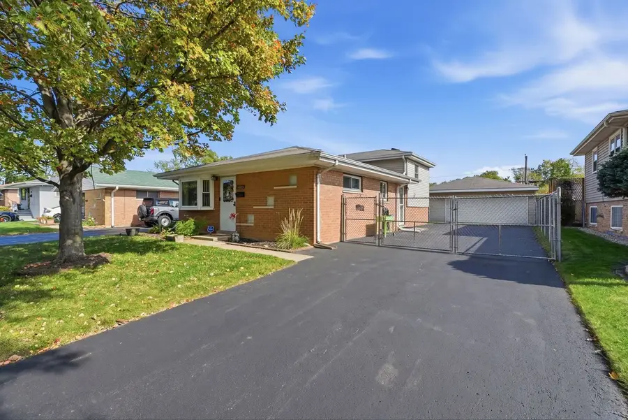 14523 Kildare Avenue, Midlothian, IL 60445 - #2