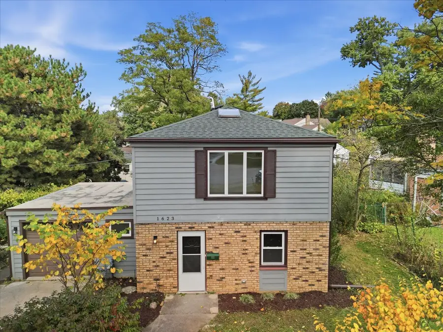 1623 Sawyer Avenue, Wheaton, IL 60187 - #2