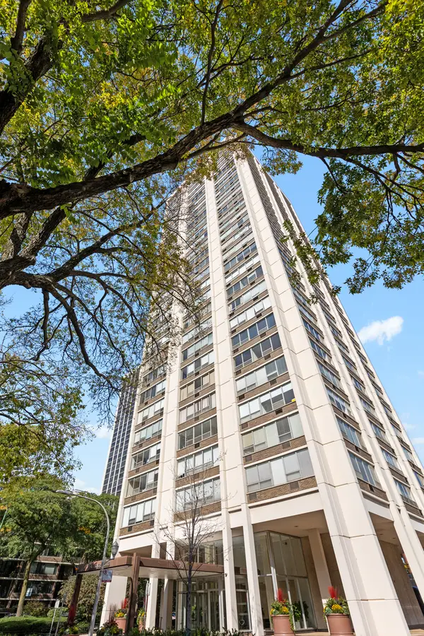 70 W Burton Place #305F, Chicago, IL 60610