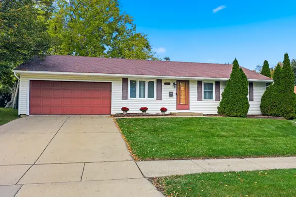 1687 S Green Meadows Boulevard, Streamwood, IL 60107