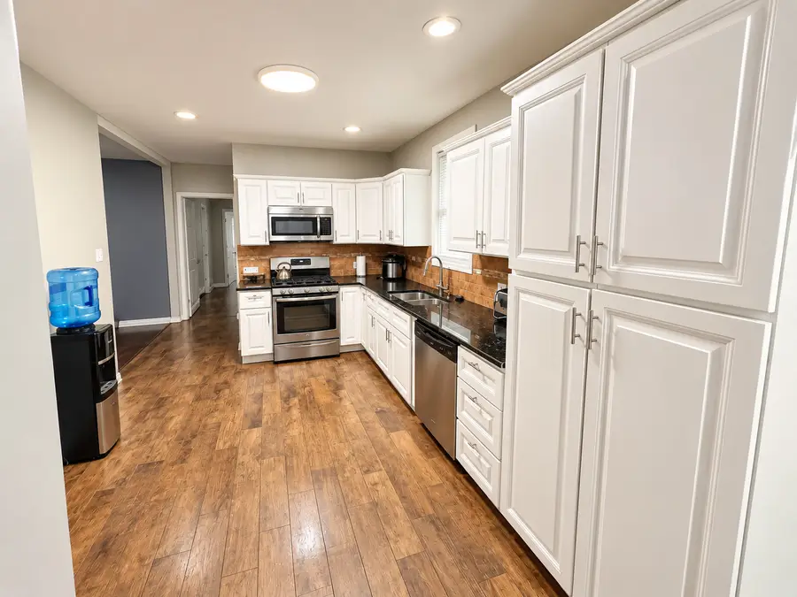 8208 S Avalon Avenue, Chicago, IL 60619 - #3