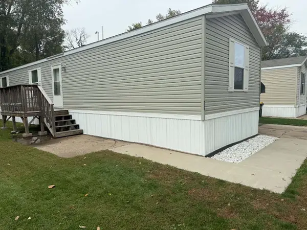 2300 79th Avenue W #29, Rock Island, IL 61201
