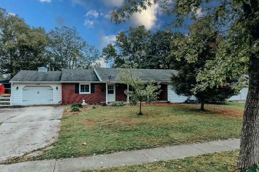 910 S 4th Street, Watseka, IL 60970 - #2