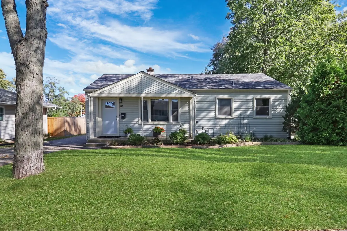 133 S Lincoln Avenue, Mundelein, IL 60060 - #1