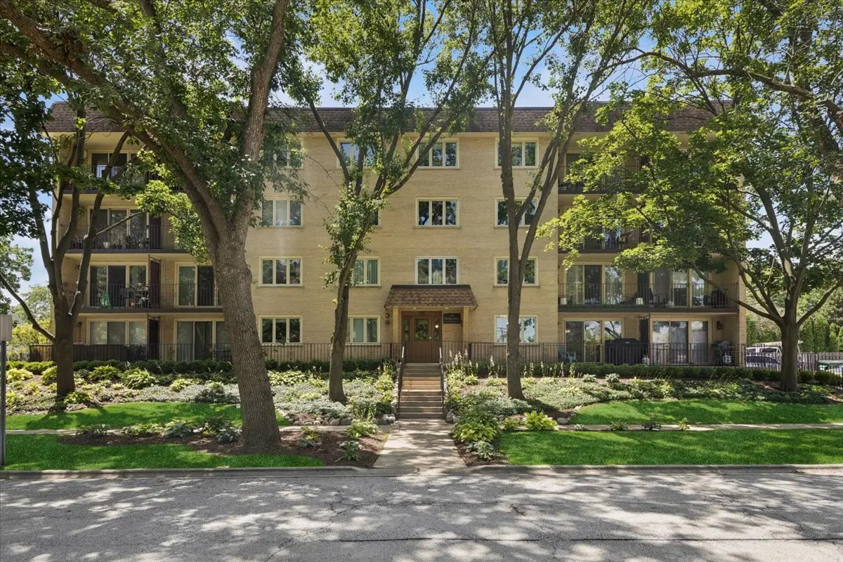 225 E Wing Street #201, Arlington Heights, IL 60004 - #1