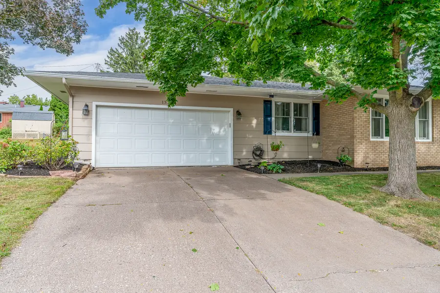 1324 Hayes Court, Davenport, IA 52804 - #2