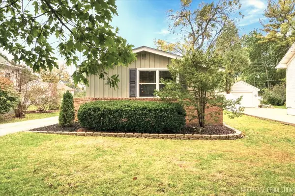 904 Kenilworth Place, Aurora, IL 60506