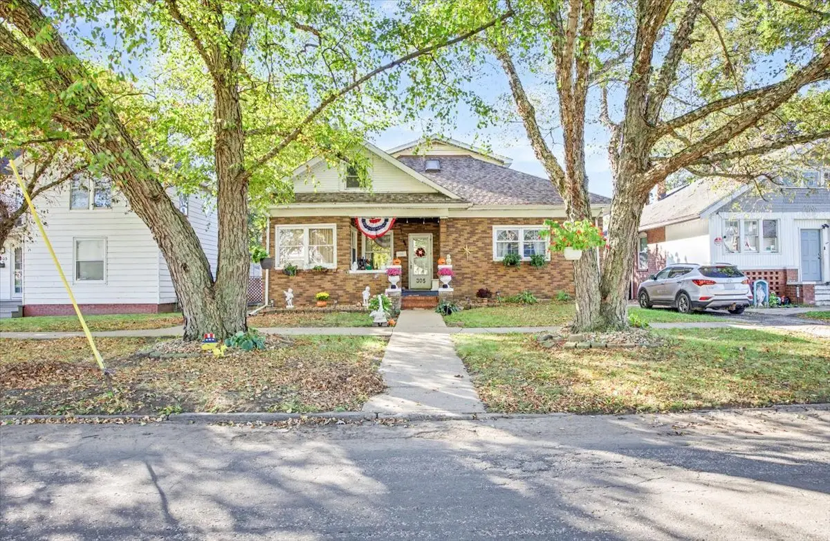305 W Stanton Street, Streator, IL 61364 - #1
