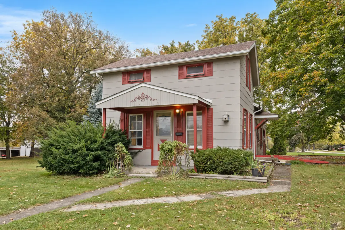704 W Grant Highway, Marengo, IL 60152 - #1